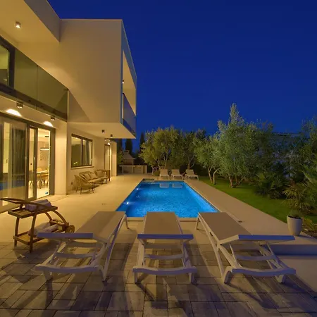 Villa Olive Garden With Heated Pool And Sauna *