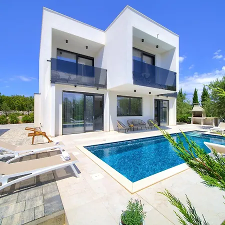 Vila Olive Garden With Beautiful View