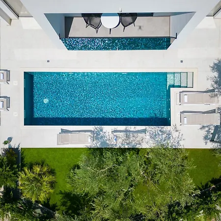 וילה Olive Garden With Heated Pool And Sauna