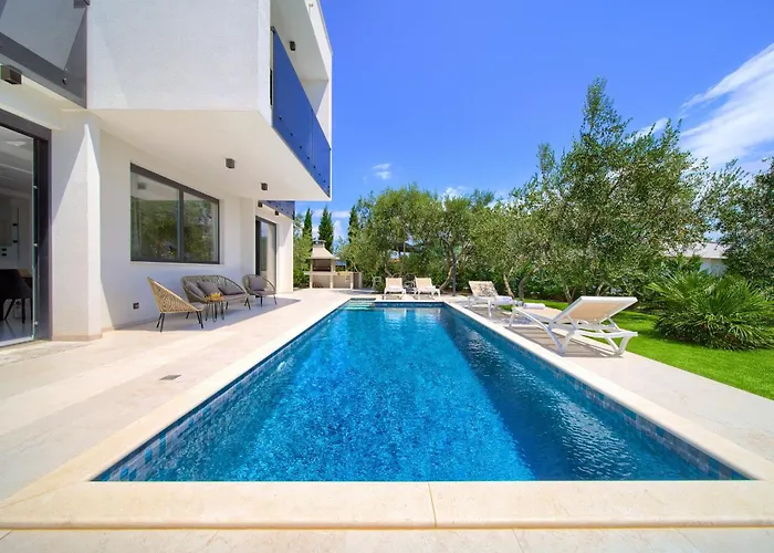 Villa Olive Garden With Heated Pool And Sauna Kornić
