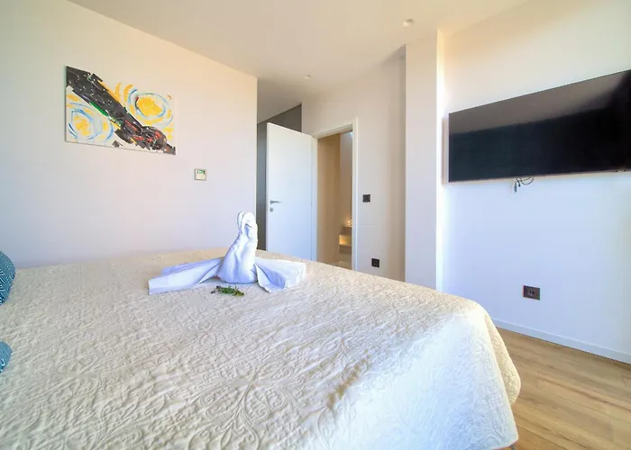 Olive Garden With Heated Pool And Sauna Villa *