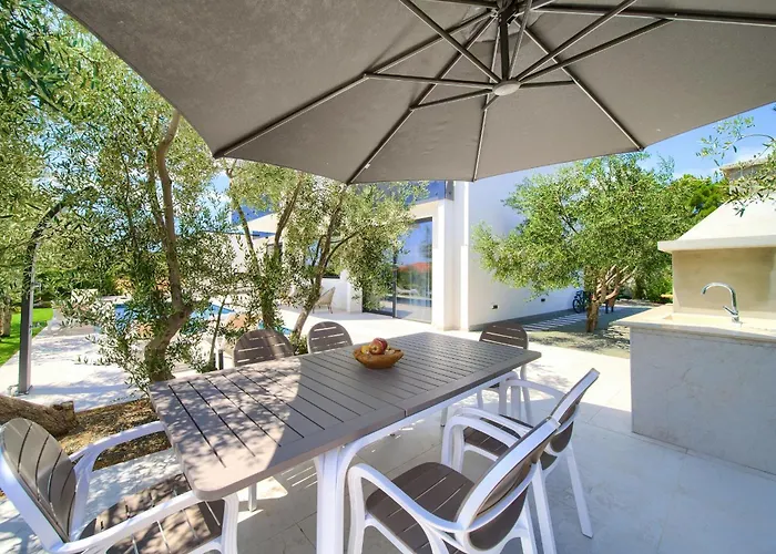 Villa Olive Garden With Heated Pool And Sauna
