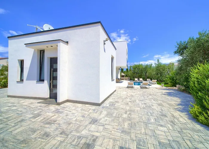 Olive Garden With Heated Pool And Sauna Villa Kornić