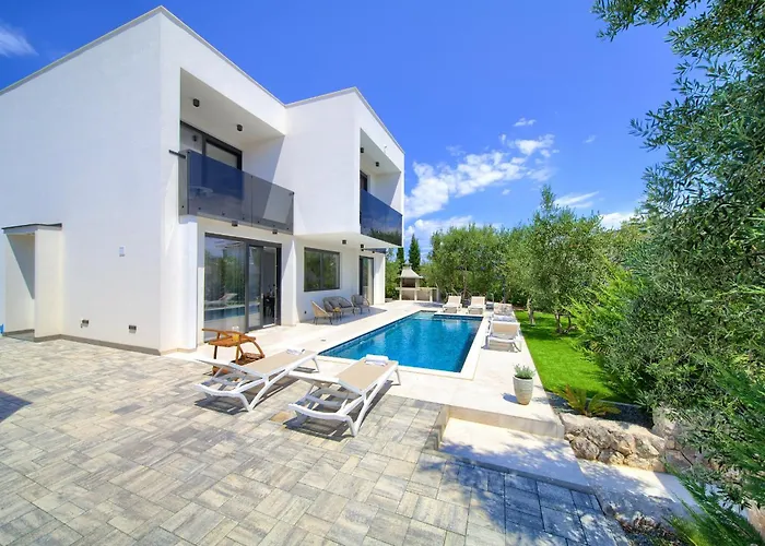 Olive Garden With Heated Pool And Sauna Villa *