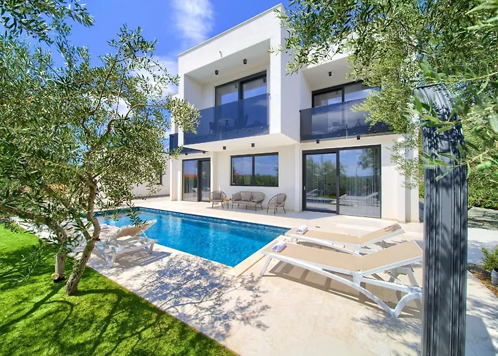 Olive Garden With Heated Pool And Sauna Villa Kornić