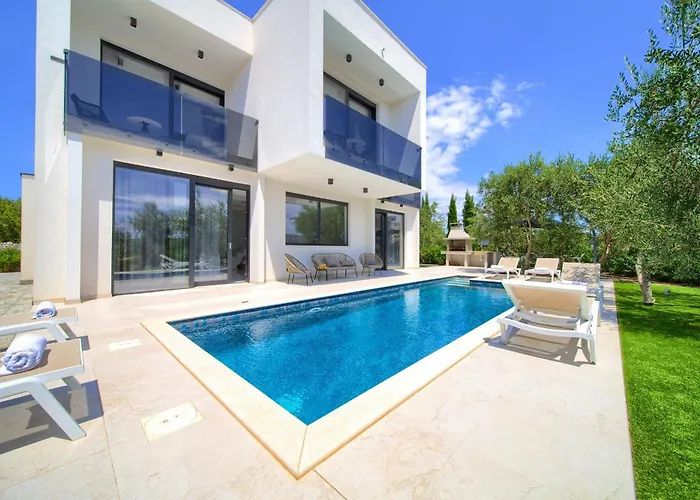 Olive Garden With Heated Pool And Sauna Вилла