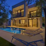 Vila Olive Garden With Heated Pool And Sauna