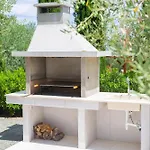 Vila Olive Garden With Heated Pool And Sauna