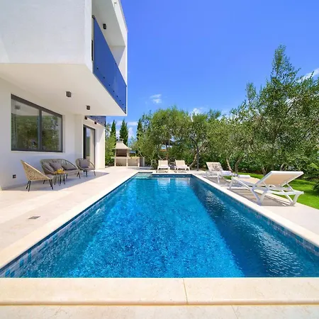 Villa Olive Garden With Heated Pool And Sauna Kornic