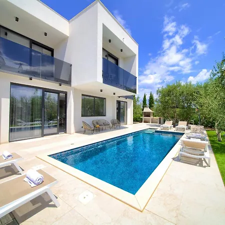 Olive Garden With Heated Pool And Sauna Vila *