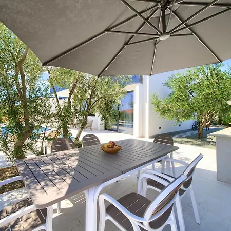 Villa Olive Garden With Heated Pool And Sauna
