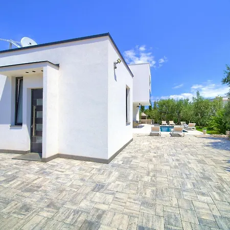 Olive Garden With Heated Pool And Sauna Vila Kornić